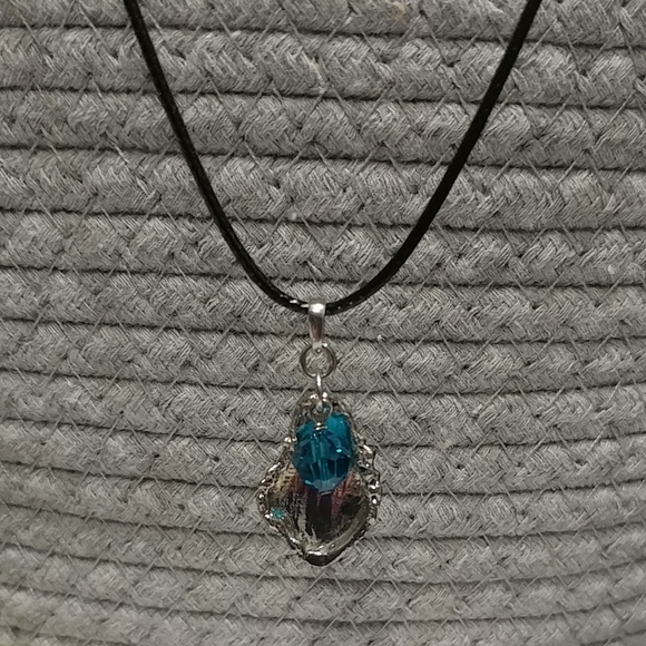 Oyster Shell Pendant with Turquoise Charm Necklace Clam Shell Silver - Picture 9 of 15